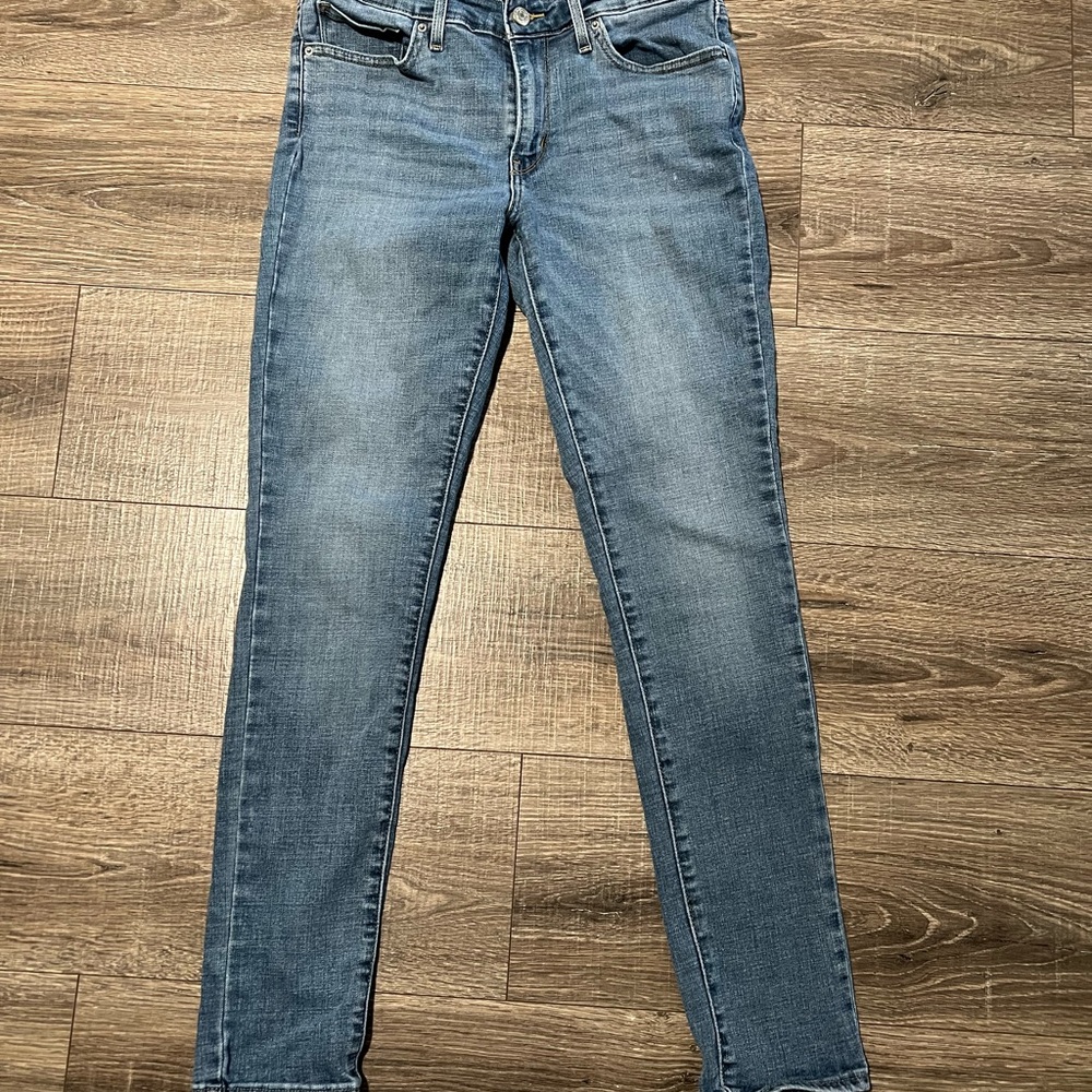 Levi’s 711 Mid-Rise Skinny Women’s Jeans Medium Wash Size 30